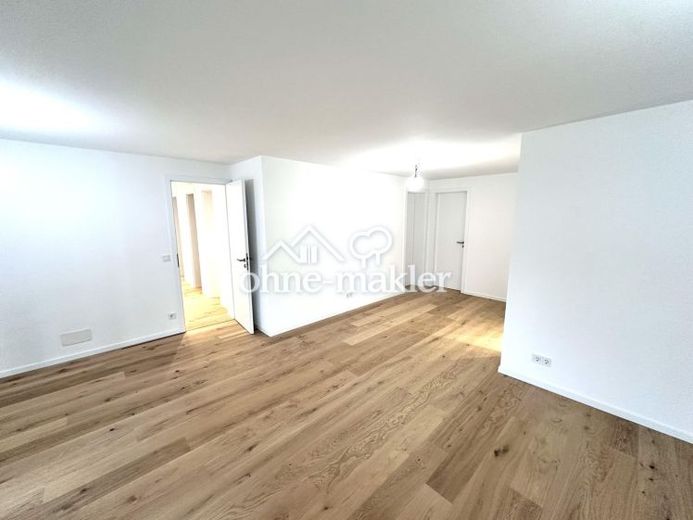 Exklusiv: Komplett neu renovierte 5,5–6‑Zimmer‑Wohnung in Top‑Lage Esslingen‑Sulzgries – Foto 1