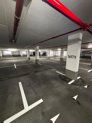 Prima occupazione | Appartamento di nuova costruzione con 2 locali, terrazza sul tetto e vista sulle Alpi – Tiefgaragenstellplatz
