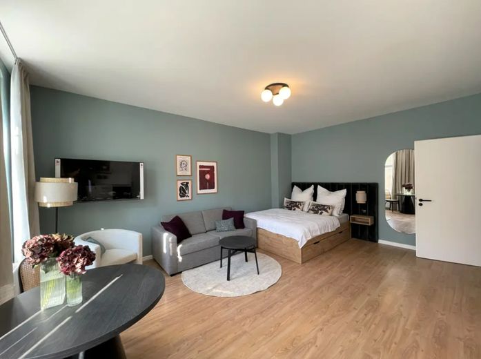 Voll möbliertes 1-Zimmer Wohnung nahe Helmholtzplatz – 01.Wohn-Schlafzimmer