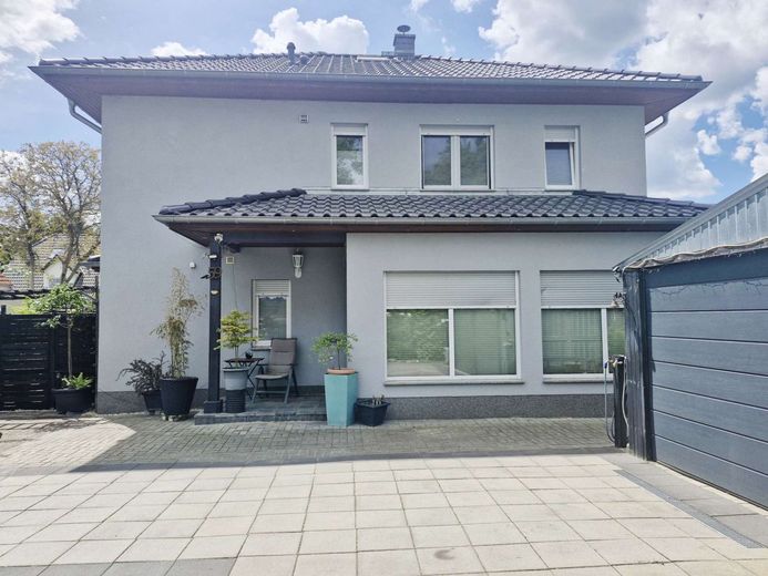 Energieeffizientes Traumhaus - Flexibles Raumkonzept mit Einliegeroption – Hausansicht von der Einfahrt
