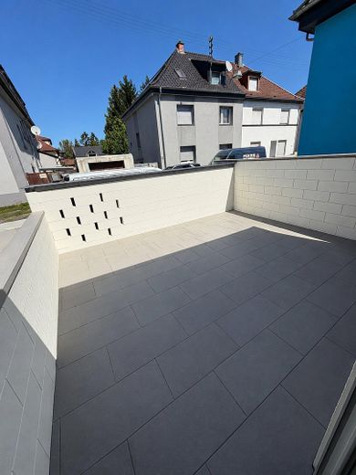 Kernsanierte 1 Zimmer Wohnung mit großer Terrasse – Terrasse 
