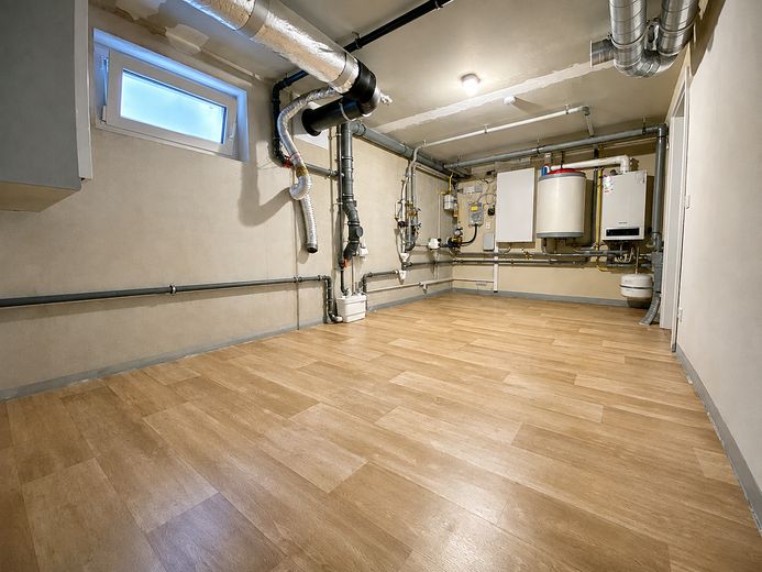 Bez prowizji: Nowoczesny środkowy dom szeregowy (rok budowy 2019) o powierzchni 163 m², z ogrodem, studiem i tarasem na dachu – Maschinenraum im Kellar