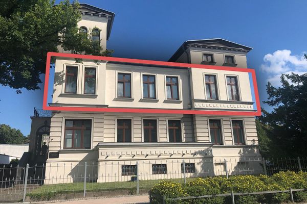 centrally located apartment in a listed historic villa