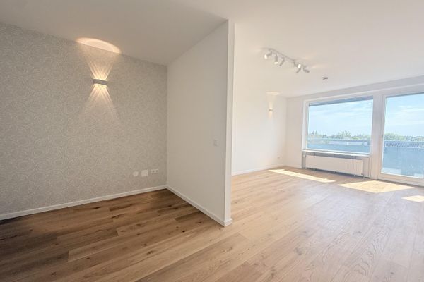 SOFORT Verfügbar: Sanierte 1,5-Zi-Whg mit Balkon und neuer EBK