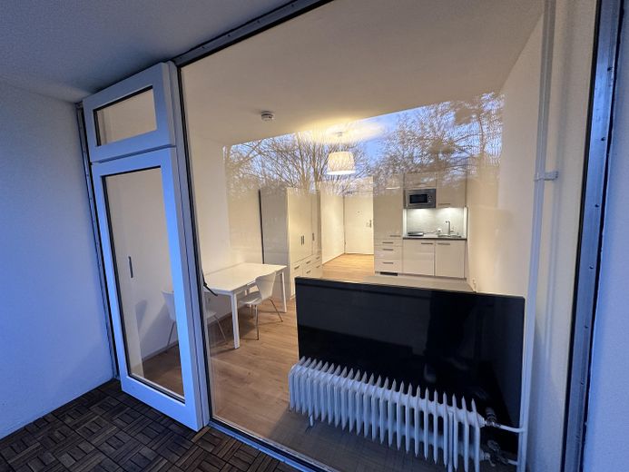 Helle 1-Zimmer-Wohnung mit Balkon — vollrenoviert, möbliert — München- Forstenried – Foto 4