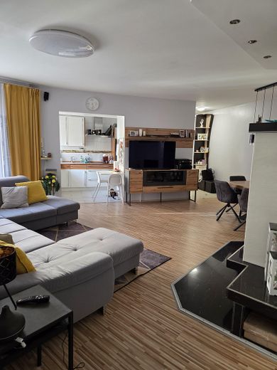 Appartement de 5 pièces entièrement rénové – Photo 3