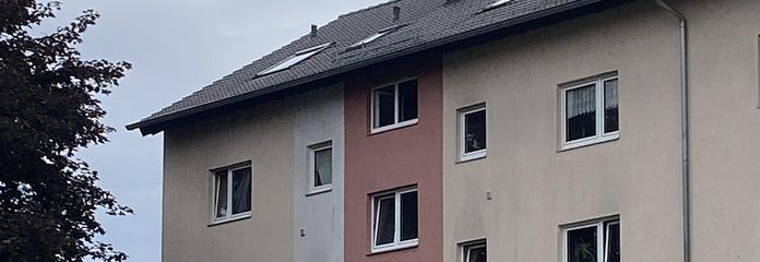 Sanierte Dachgeschosswohnung Maintal Dörnigheim – Die Wohnung ist links