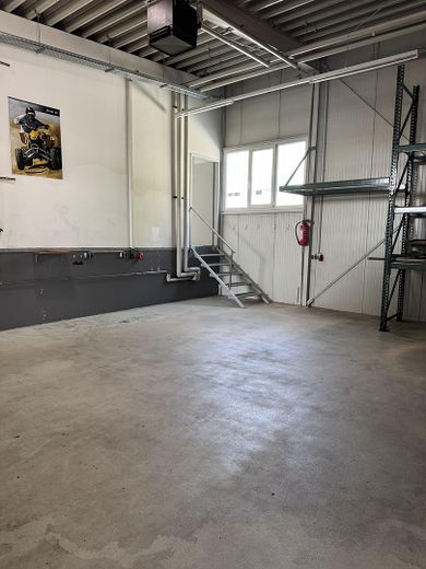 Werkstatt Ausstellung Lager mit exklusivem Betriebsleiter Wohnhaus – Werkstatt II