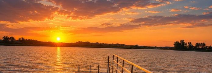 Dream country house directly on the lake–3 vacant residential units, new jetty, heat pump & photovoltaic system