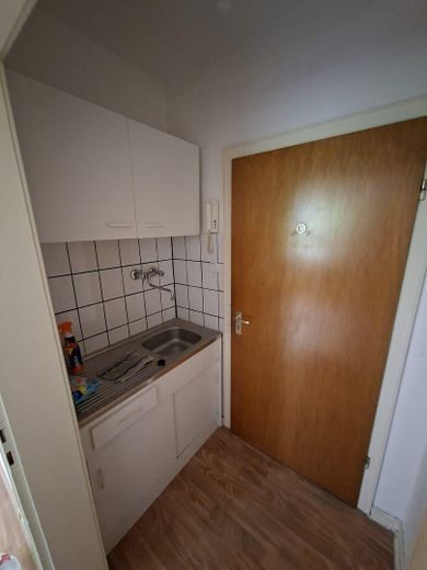 1-room apartment with elevator in the building, central & quiet – Eingang