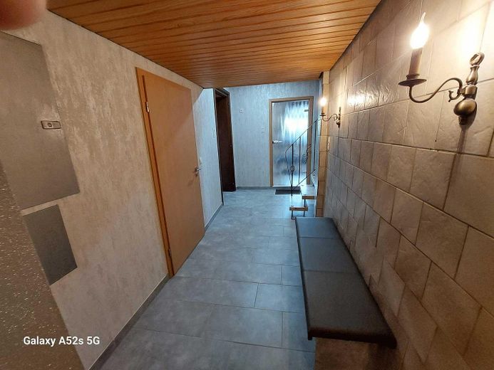 Maison individuelle avec logement indépendant, prairie en pleine nature à Friedeburg – Flur Erdgeschoss