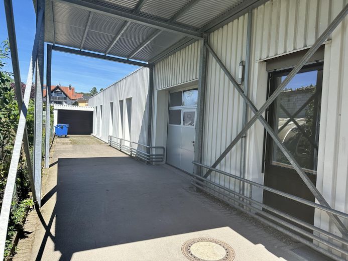 Gewerbefläche (Produktion; Büro; Lager) ab 190 qm- 1007 qm – Zufahrt mit Garage und Rolltor