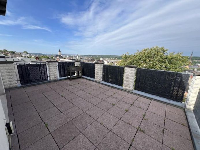 Dachterrasse, Kamin und Fußbodenheizung! Außergewöhnliche 4 Zimmer Wohnung in ruhiger Innenstadtlage! – Foto 1