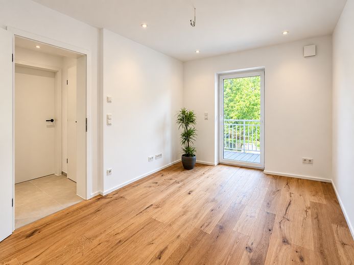 Apartamento de tres habitaciones en la primera planta con balcón, así como crédito KfW con una subvención de 30.000 euros – Wohnen