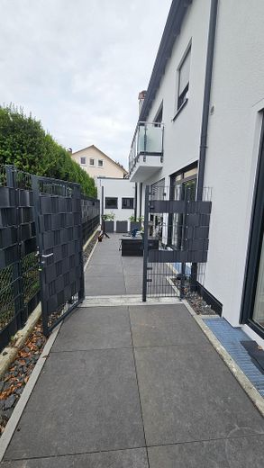 3-Zimmer Wohnung in Traumlage mit Küche und Terrasse – Terrasse