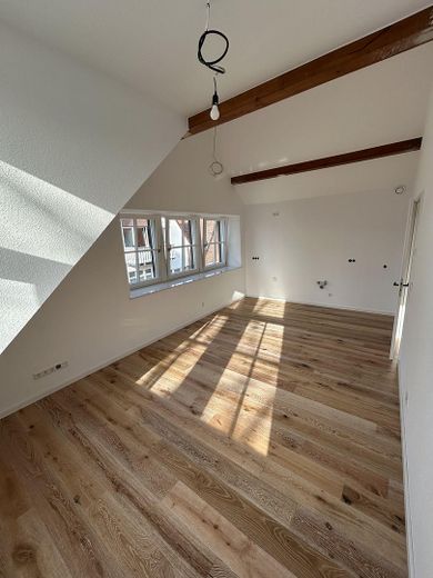 Hochwertige Wohnung mit Wärmepumpe & Einbauküche - Neubau KfW-40 Erstbezug Innenstadt Diepholz – Küche & Wohnzimmer
