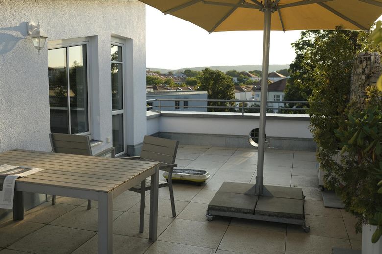 Vollsanierte Dachterrassen-Maisonette Wohnung in Regensburger Bestlage – Idyllische Dachterrasse