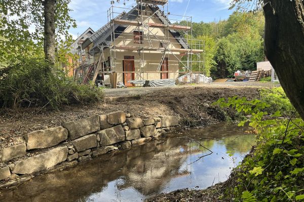 Odenthal Kernsaniert ihr Haus am Bach mit 1750qm Grundstück inkl Wärmepumpe, PV KFW 55