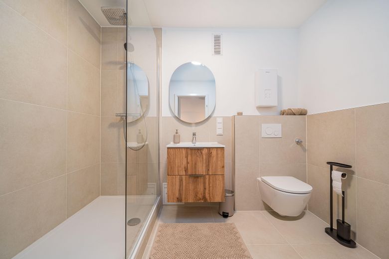 Appartement fraîchement rénové avec loggia à Nürnberg-Röthenbach – Bad