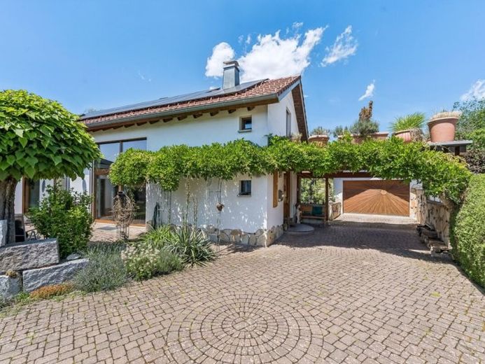 Licht, Natur & Wohlfühlatmosphäre – Einfamilienhaus mit Sauna an Bachlauf – फोटो 1