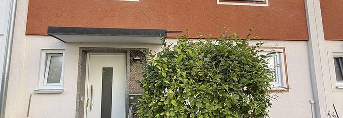 Casa a schiera ristrutturata con finiture di pregio in affitto a Mindelheim – Frontansicht