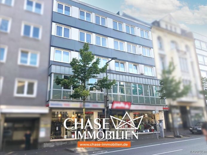 ¡Rentable edificio residencial y comercial en una UBICACIÓN INMEJORABLE en el centro: aprox. 1.612 m² de superficie alquilable en Recklinghausen! – Foto 1