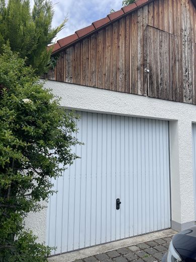 Doppelhaushälfte sucht neuen Eigentümer – Garage