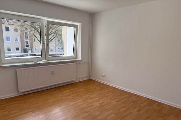 Erstbezug nach Renovierung! Helle und ruhige 3-Zimmer-Wohnung mit Südbalkon, fußläufig zur Schlei