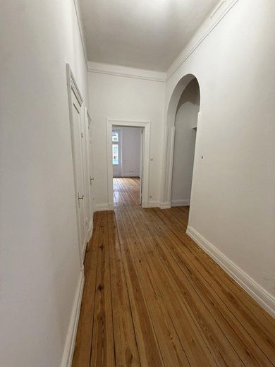 Stilvolle 2 Zimmer Altbauwohnung in der Belleetage in Hamburg-Harvestehude - – Diele, Links 2 kl. Kammern