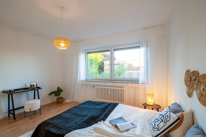 Leere, provisionsfreie und helle 3-Zi.-Whg. mit Balkon und Stellplatz – Schlafzimmer