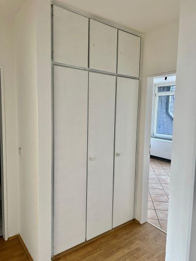 Helle 3-Zimmer-Wohnung mit Terrasse und Balkon auf 70 m²“ – Flurschrank