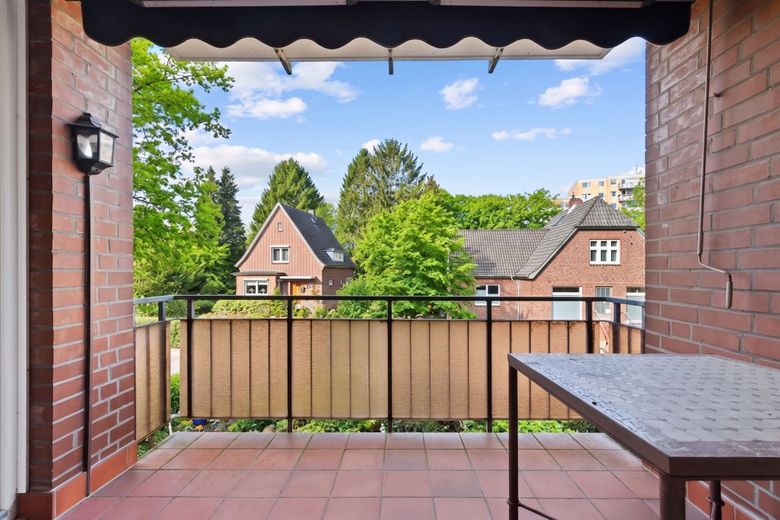 Sonnige Balkonwohnung mit Stellplatz in Halstenbek – Balkon