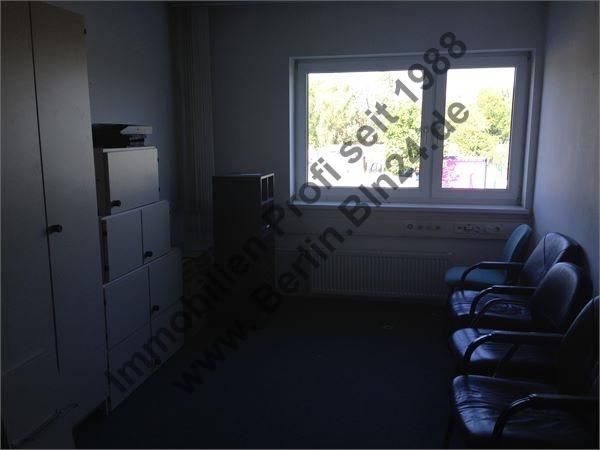 Büro - gemeinschafts Teeküche und gemeinschafts Waschräume – 28.4.14 006