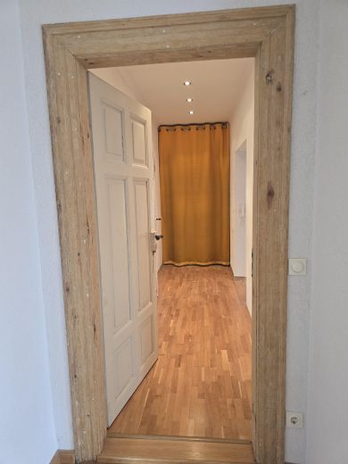Piso de 145 m² en edificio antiguo con vistas al castillo y jardín propio – AB. 1. OG Flur