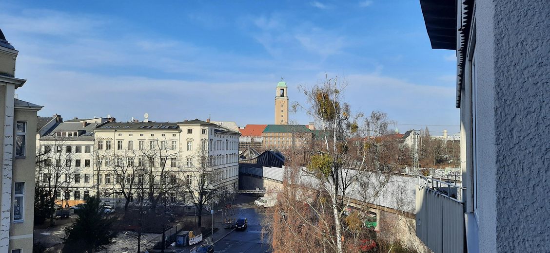 Provisionsfrei: Eigentumswohnung 2-Zimmer 5. Etage mit Balkon und Blick auf den Rathausturm Spandau – Blick vom Balkon