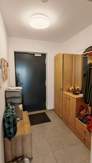 Modernes Wohnen in Burglengenfeld: 2-Zimmer-Wohnung mit EBK und Balkon – Flur