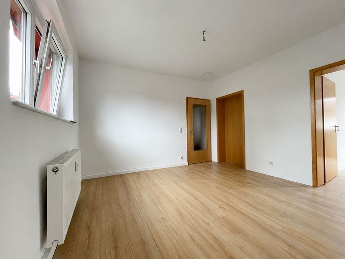 Wohnzimmer - Blick zu Türen