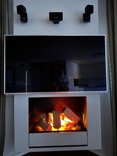 Exklusive, sonnige Familienwohnung - 4-ZKB mit Balkon direkt am Rebstockpark – TV und Kamin