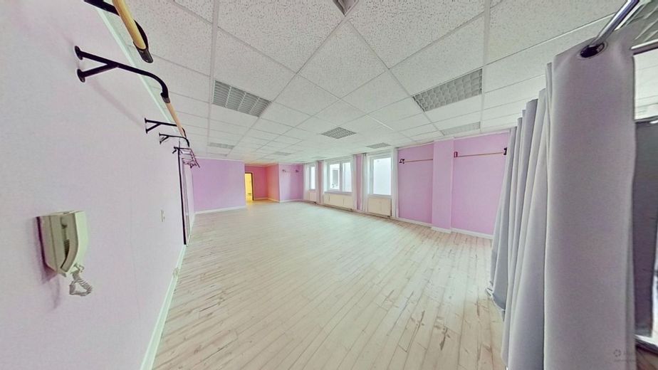 Großzügige Büroeinheit im 1. Obergeschoss in gepflegtem Geschäftshaus – große Bürofläche