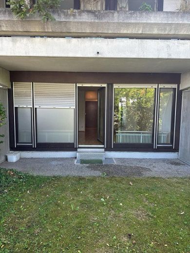 Lage, Lage, Lage! Leerstehende, provisionsfreie, renovierungsbedürftige 2-Zi-Gartenwohnung – Wohnung