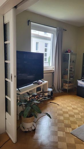 helle 4-Zimmer-Wohnung Nähe Ostpark – Wohnzimmer