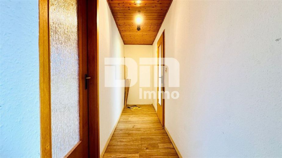Einzigartiges Immobilien-Ensemble: Zwei Wohnhäuser MFH + EFH mit Halle auf ca. 5.300 m² Grundstück – Haus 2 DG Flur / Diele