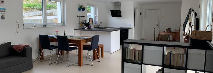 Moderne hochwertige Wohnung mit schöner Terrasse – Essbereich mit Küche