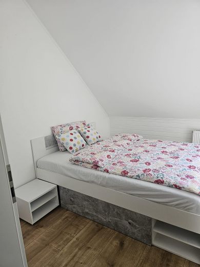 Großzügiges Haus in Alleinlage mit großem Garten – Schlafzimmer 2 OG