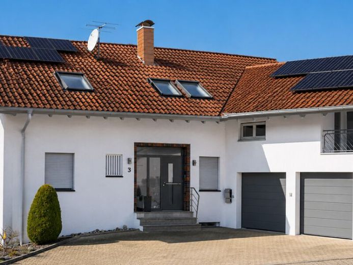 Mehrgenerationenhaus mit drei Wohneinheiten und traumhaftem Fernblick. – फोटो 1