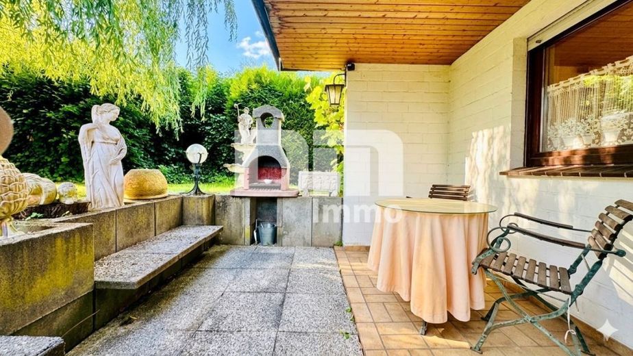 (R)eserviert!Großzügiges Einfamilienhaus in begehrter Lage mit Balkonen und Traumgarten – Souterrain Terrasse / Zugang Garten