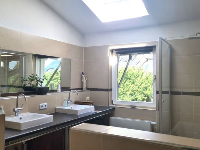 GÖHRENZ’DE KULKWITZER SEE YAKININDA YAKLAŞIK 150m² AİLE HAYALİ + ANKASTRE MUTFAK, GARAJ, 2 OTOPARK YERİ DAHİL – Fotoğraf 1