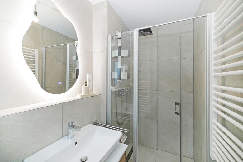 Gäste WC mit Dusche EG