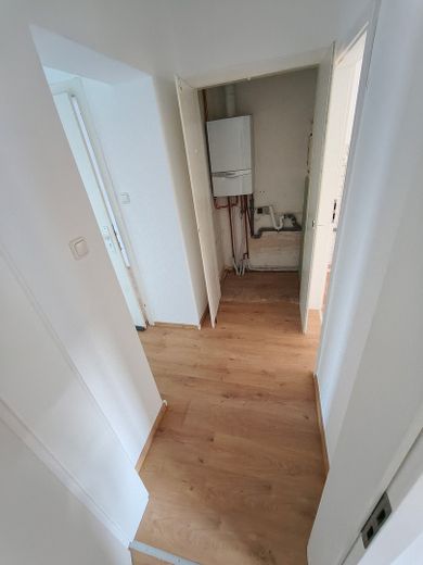 Helle 2 Zimmer Wohnung + Dachterrasse. – Фотографія 7
