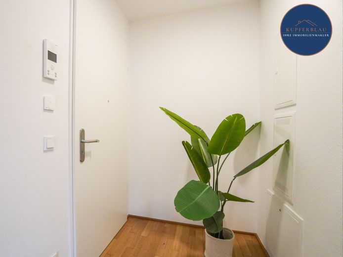 Moderne 2-Zimmer-EG-Eigentumswohnung mit Terrasse und Stellplatz in Bonn-Hochkreuz – Flur
